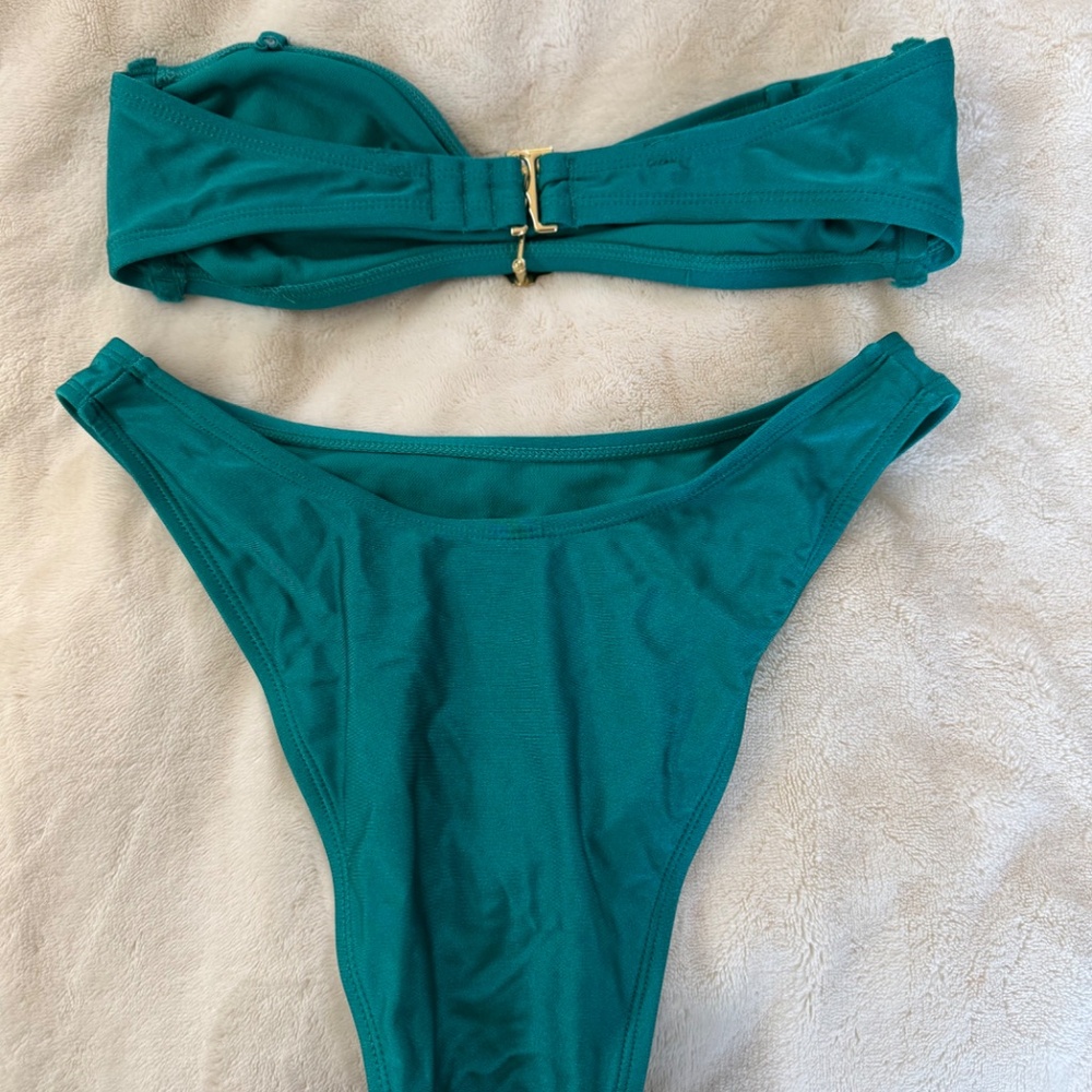 Bikini - Picture 2 of 3